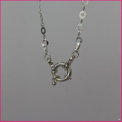 Collar con Broche Circular