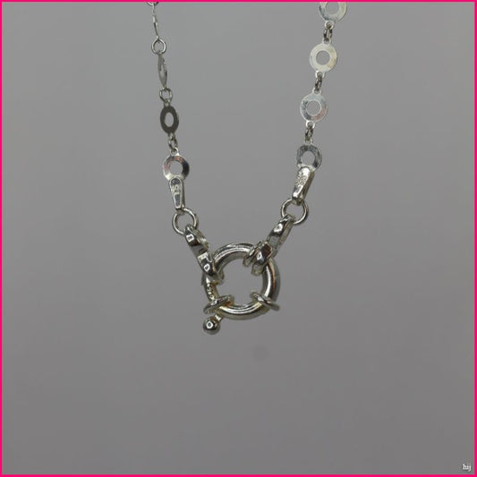 Collar con Broche Circular