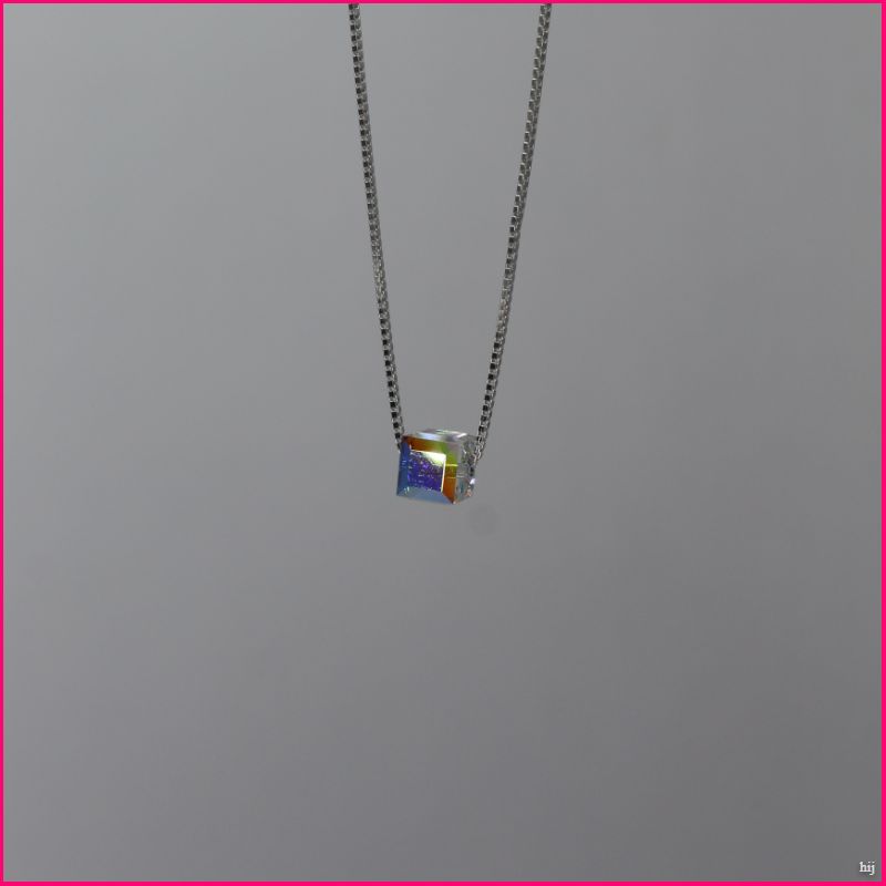 Collar Punto de Luz Tornasol: Un Destello de Elegancia Iridiscente ✨🌈