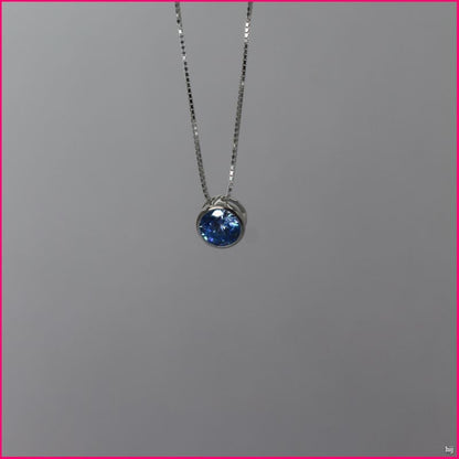 Collar Punto de Luz Celeste: Una Joya que Ilumina tu Estilo 💎✨