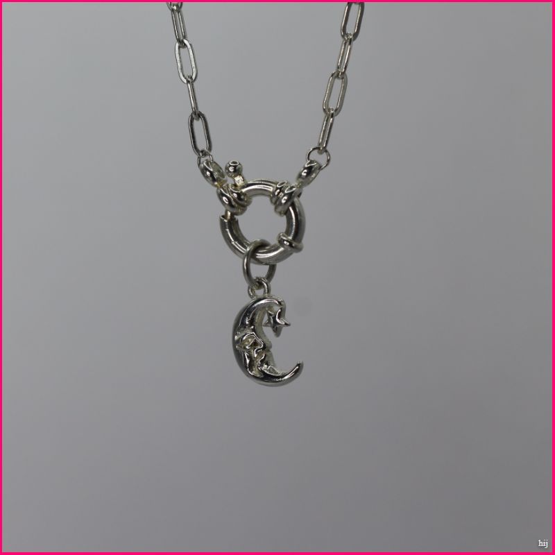 Collar Luna Plateada: Un Brillo de Misterio y Elegancia 🌙💫