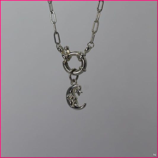 Collar Luna Plateada: Un Brillo de Misterio y Elegancia 🌙💫