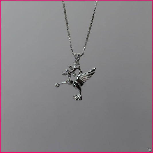 Colgante Colibrí en Plata 925: Un Símbolo de Libertad y Belleza 🕊️