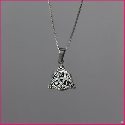 Colgante Amuleto Triqueta: Conexión, Protección y Equilibrio 🔺✨
