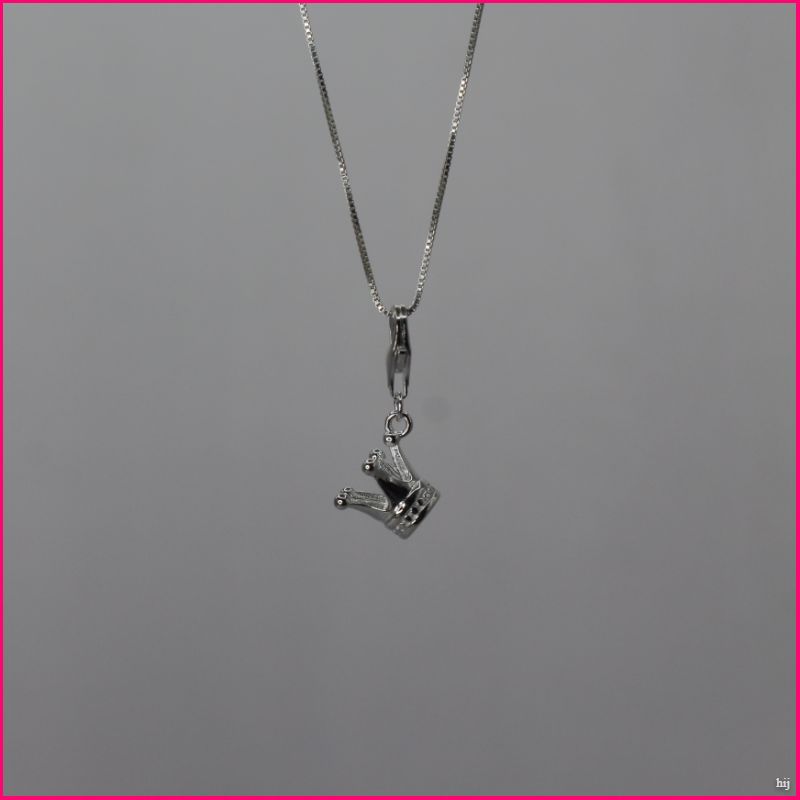 Colgante Corona Elegante: Tu toque de realeza personal 👑✨