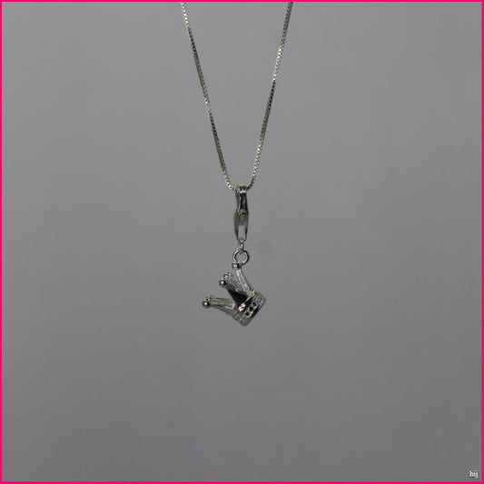 Colgante Corona Elegante: Tu toque de realeza personal 👑✨