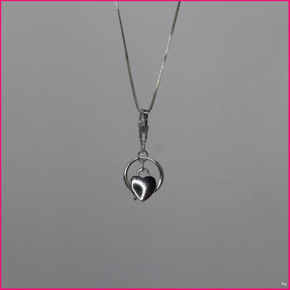 Colgante Corazón con Anillo: Un Símbolo de Amor y Eternidad ❤️