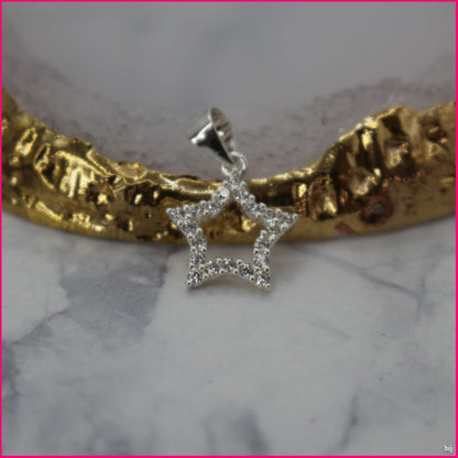 Colgante Estrella con Circones: Brilla con Elegancia y Encanto ✨