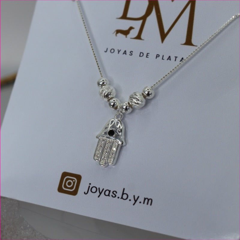 Collar Mano de Fátima: Protección y Estilo en una Joya Única ✨