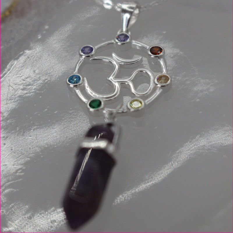 Collar con Cuarzo y 7 Chakras: Armonía y Protección en una Joya&nbsp;✨