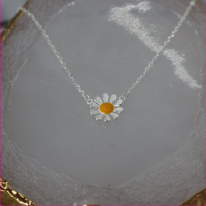 🌼 Collar Flor Margarita: La Alegría de la Naturaleza en Plata 🌼