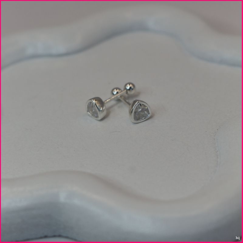 💎 Aros "Triángulo de Luz": Brillo y Elegancia Atemporal ✨