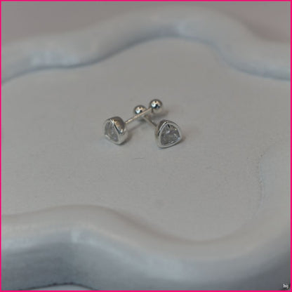 💎 Aros "Triángulo de Luz": Brillo y Elegancia Atemporal ✨