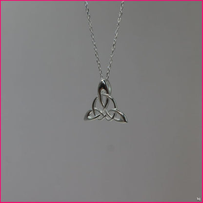 💎 Collar "Triqueta Celta": Simbolismo y Elegancia ✨