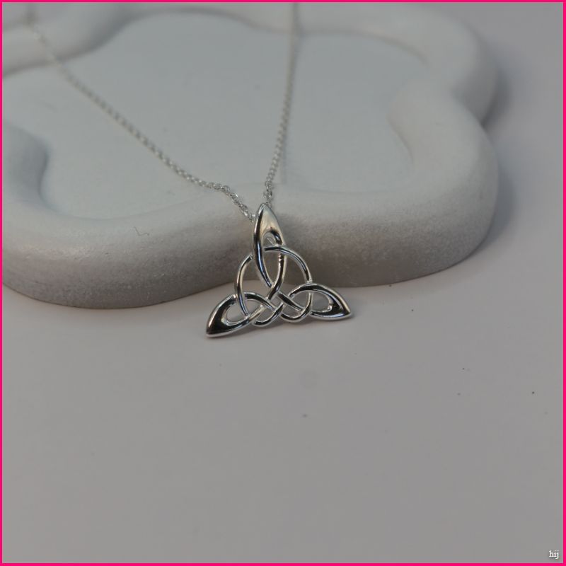 💎 Collar "Triqueta Celta": Simbolismo y Elegancia ✨