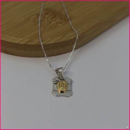 💎 Collar "Virgen con Detalles en Oro": Fe y Elegancia ✨