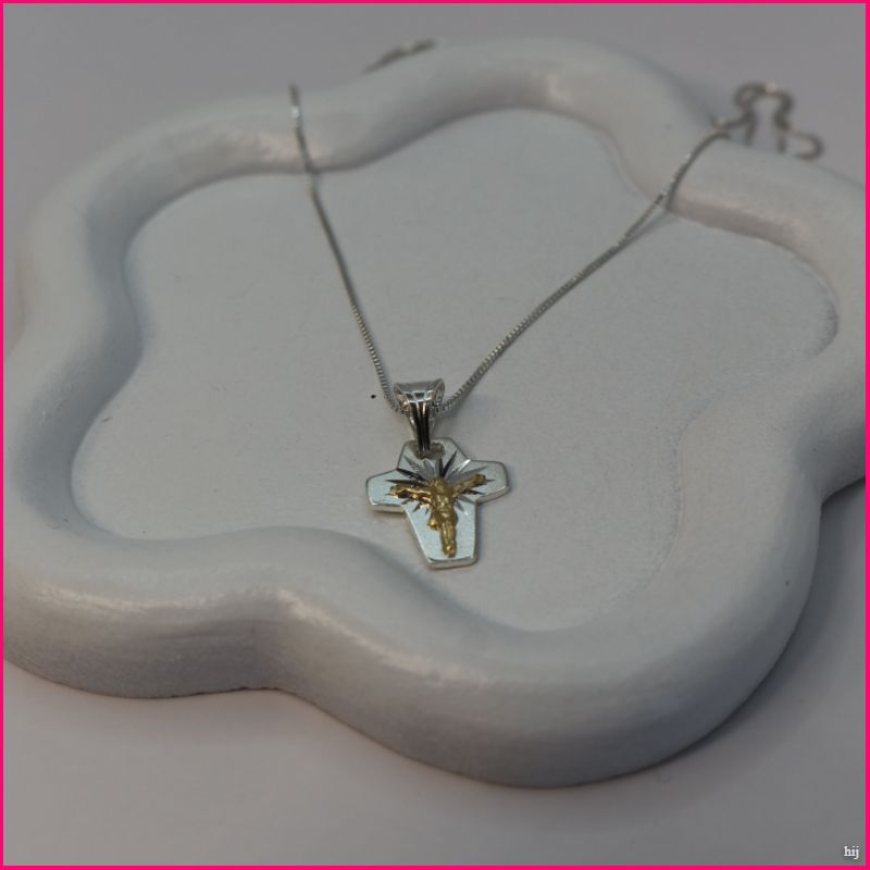💎 Collar "Jesús en la Cruz": Fe y Estilo Atemporal ✨