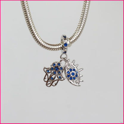 Charm Doble “Mano de Fátima y Ojo Protector”: Un Toque de Elegancia y Protección ✨
