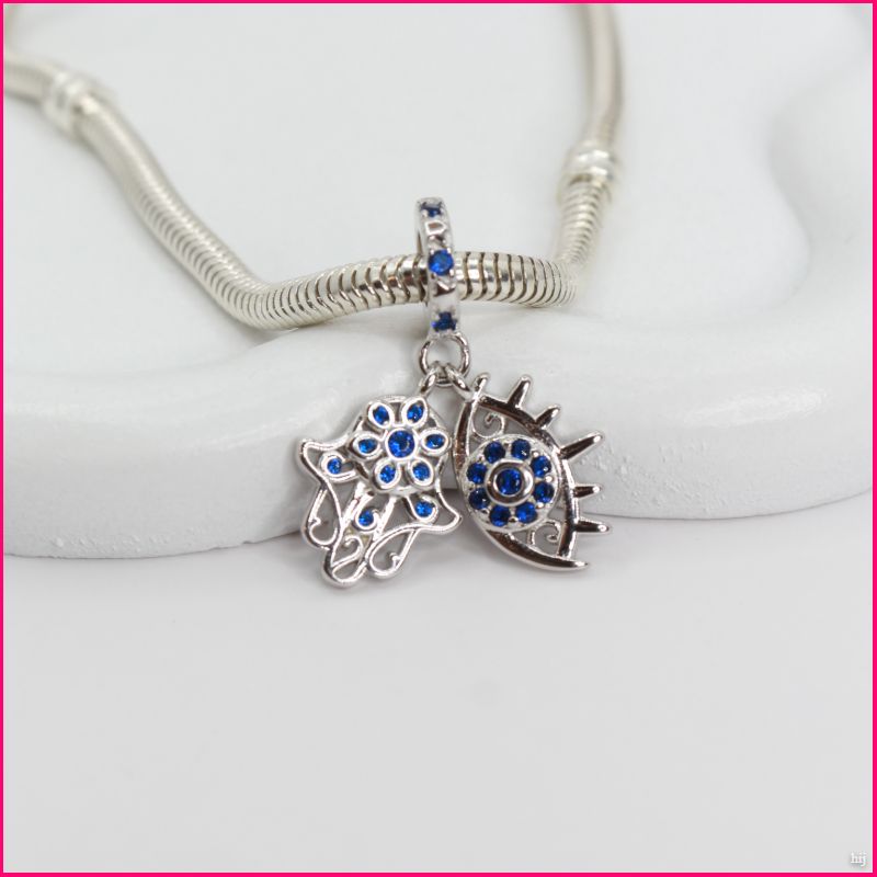 Charm Doble “Mano de Fátima y Ojo Protector”: Un Toque de Elegancia y Protección ✨