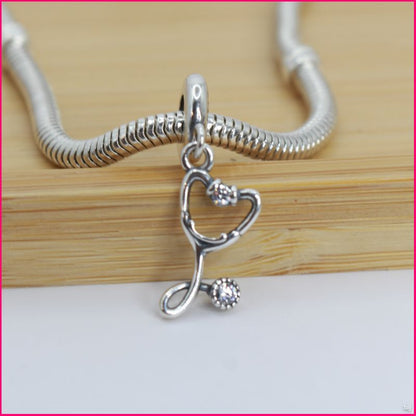 Charm Fonendoscopio: Para Quienes Cuidan con el Corazón 💖✨
